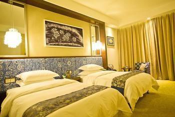 Miaozu Buyi Hotel เฟิ่งหวง ภายนอก รูปภาพ